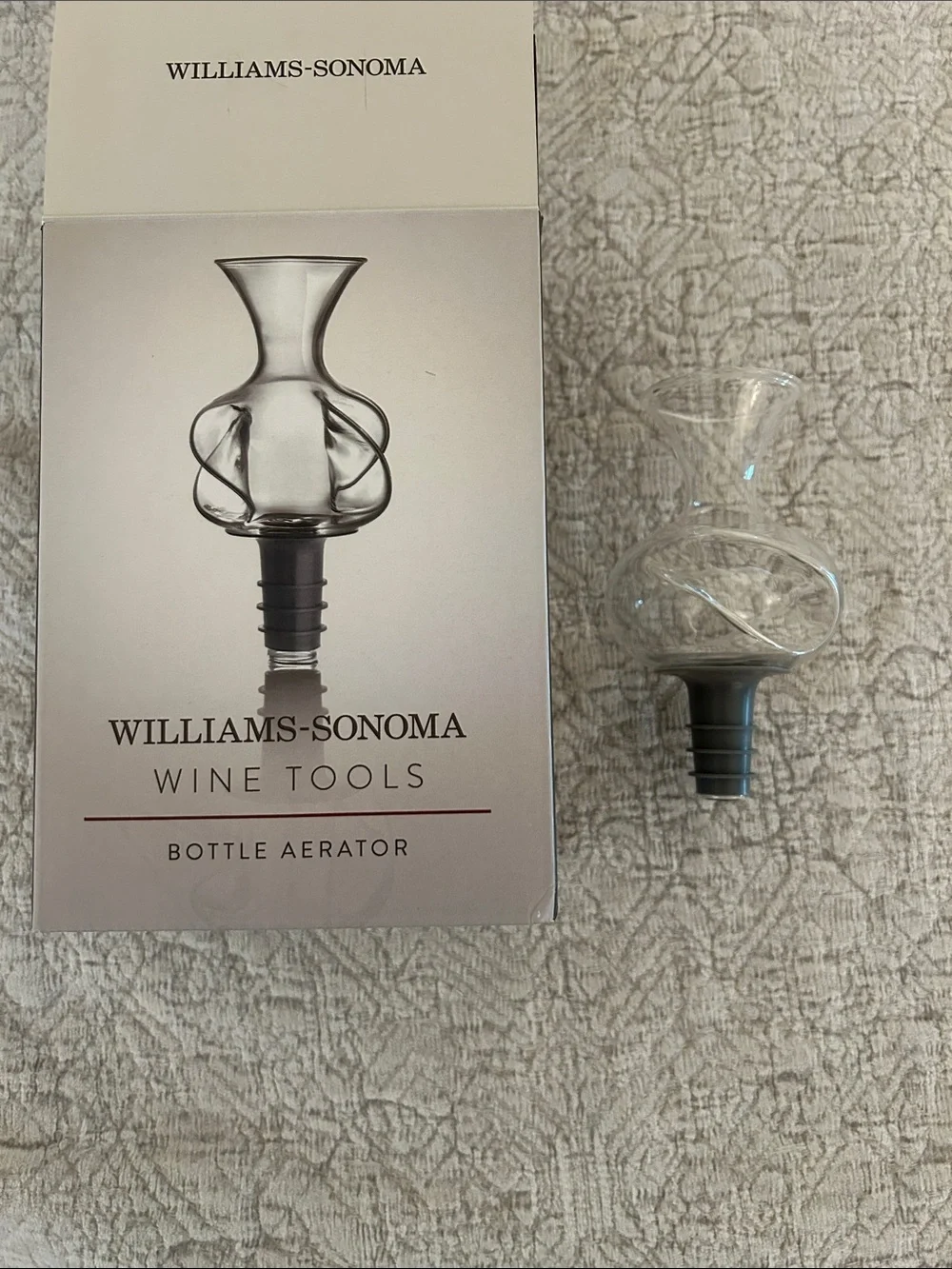 NEW Williams Sonoma Mouth-blown Glass Bottle Aerator with Silicone Gasket